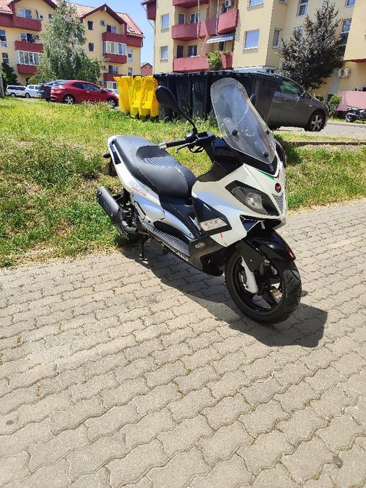 Aprilia sr max 300 2016