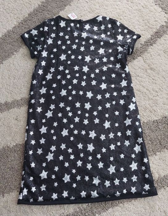 Детска официална рокля с пайети в черно на бели звезди 152см.