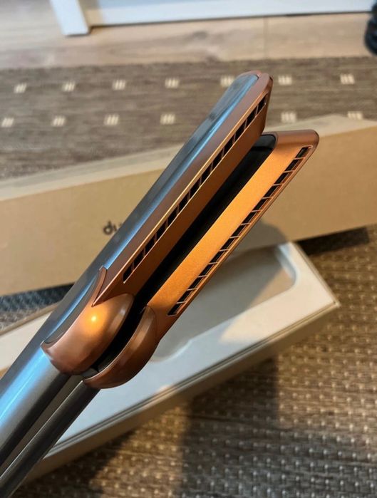 Aparat de indreraptat parul Dyson Airstrait 599046-01