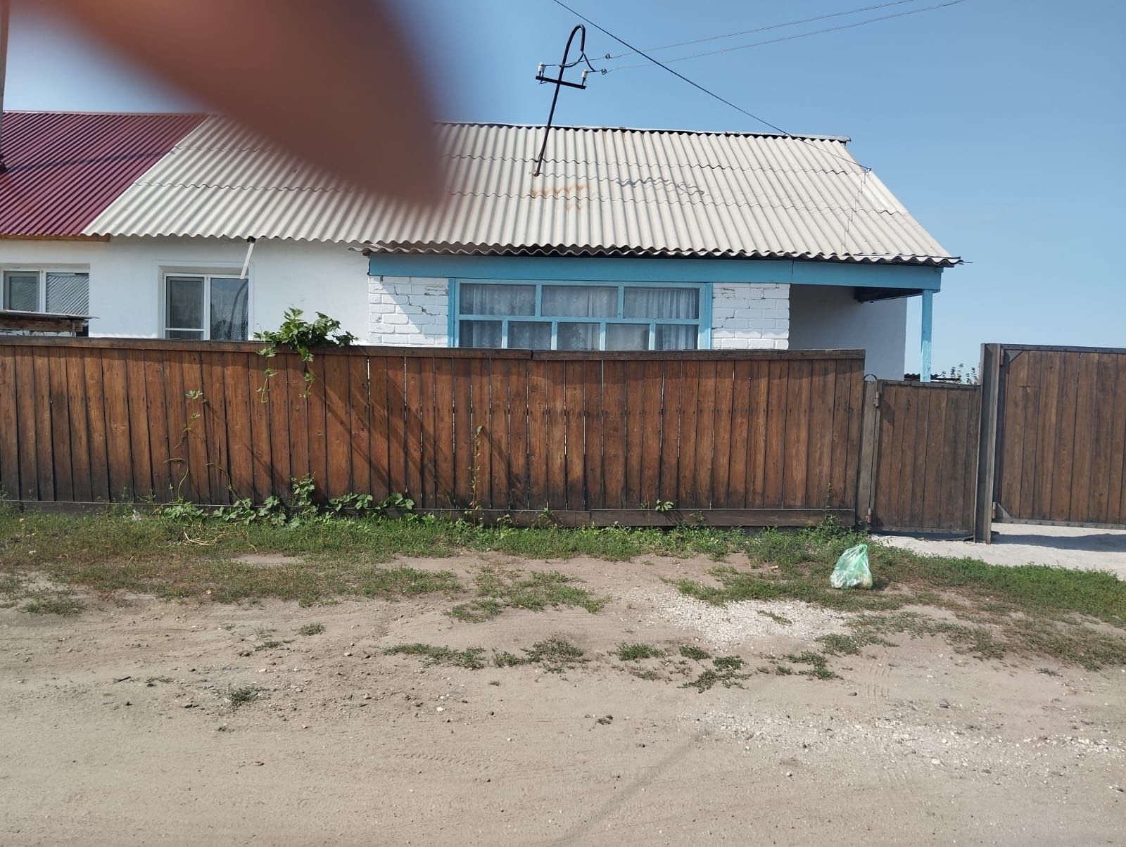 Продаётся трёх комнатный дом в районе ЦРБ