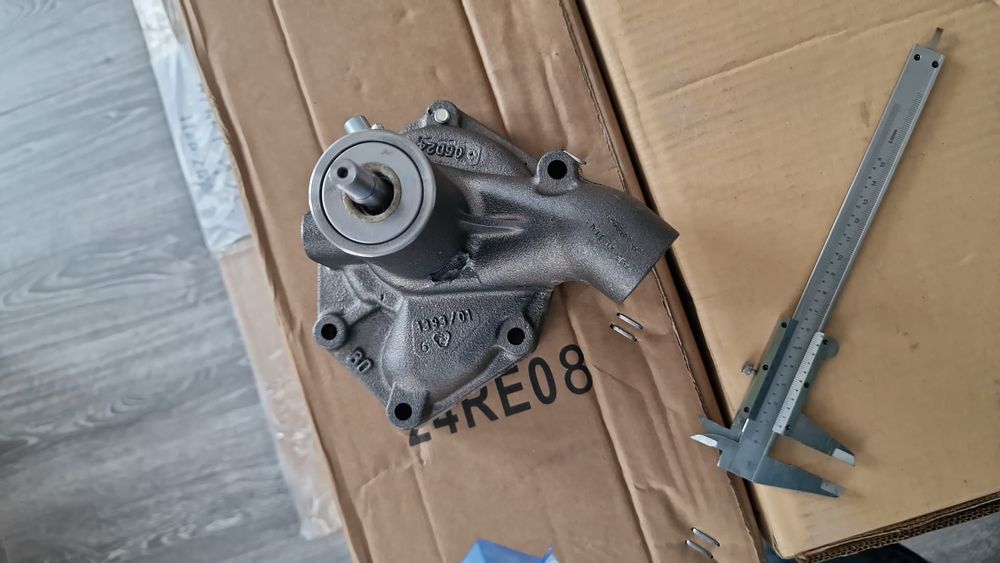 Pompa apa tractor fiat 211 215 import Italia pe original preț 650 lei