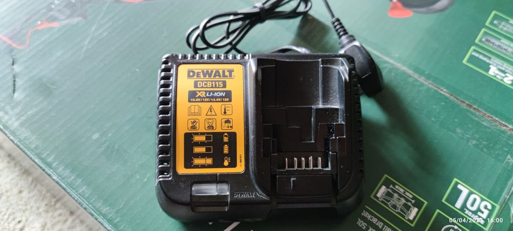 Зарядно за Девалт ,Dewalt DCB115