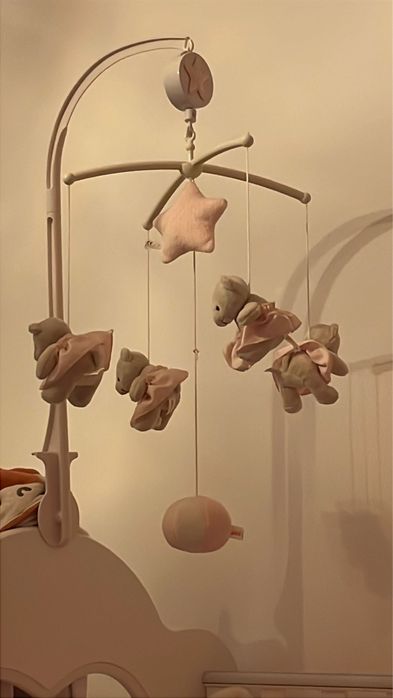 Carusel muzical pentru bebelusi cu 4 ursuleti