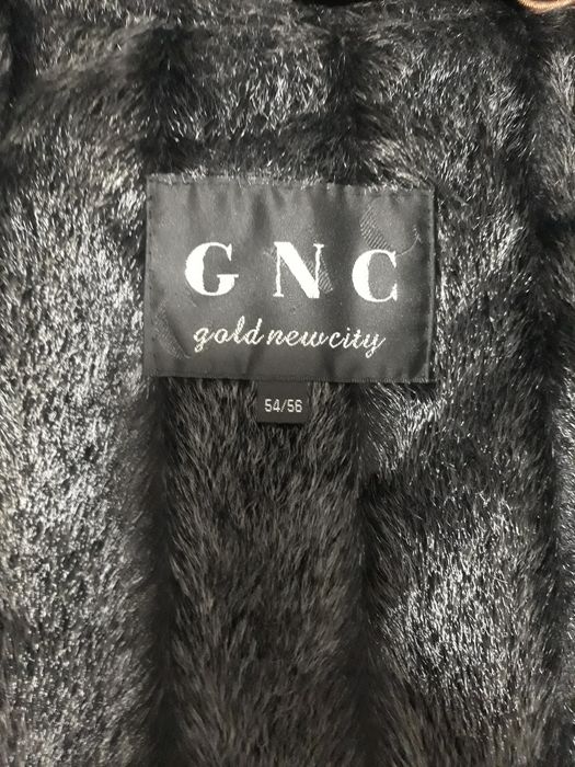 Продаётся куртка - плащ для взрослых .