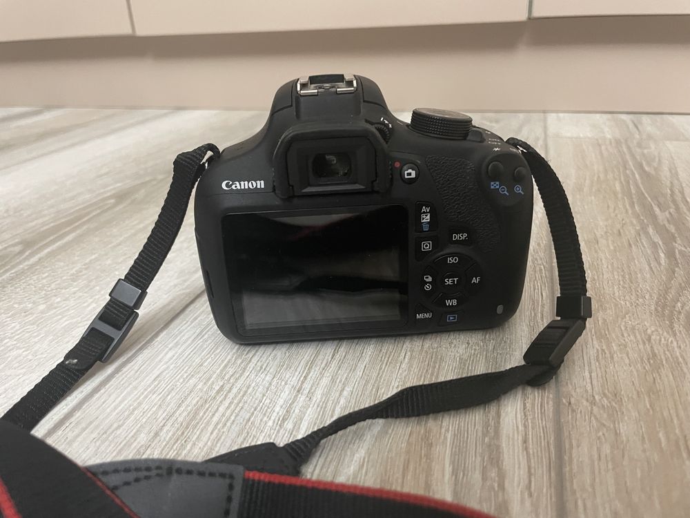 Canon EOS 1200D 18-135