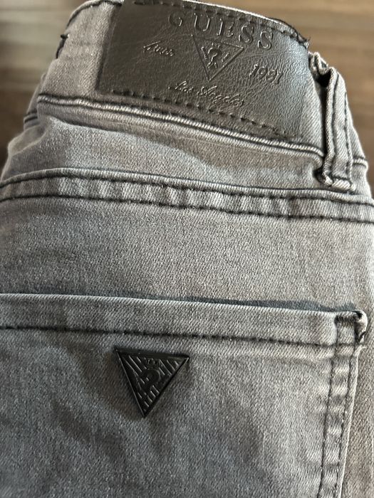 Blugi dama , culoarea gri , marimea M , fermoar defect