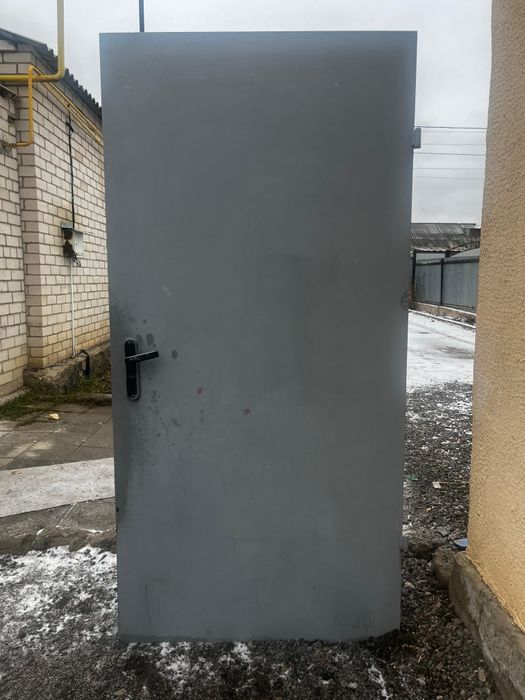 Продам металлический дверь