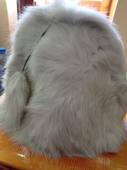 Продам детскую зимнюю шапку