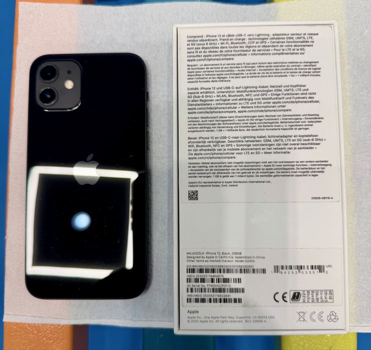 IPhone 12. 356GB. Pachet cu accesorii multuple