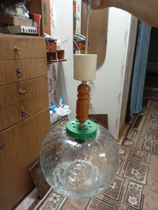 Продам люстру светильник