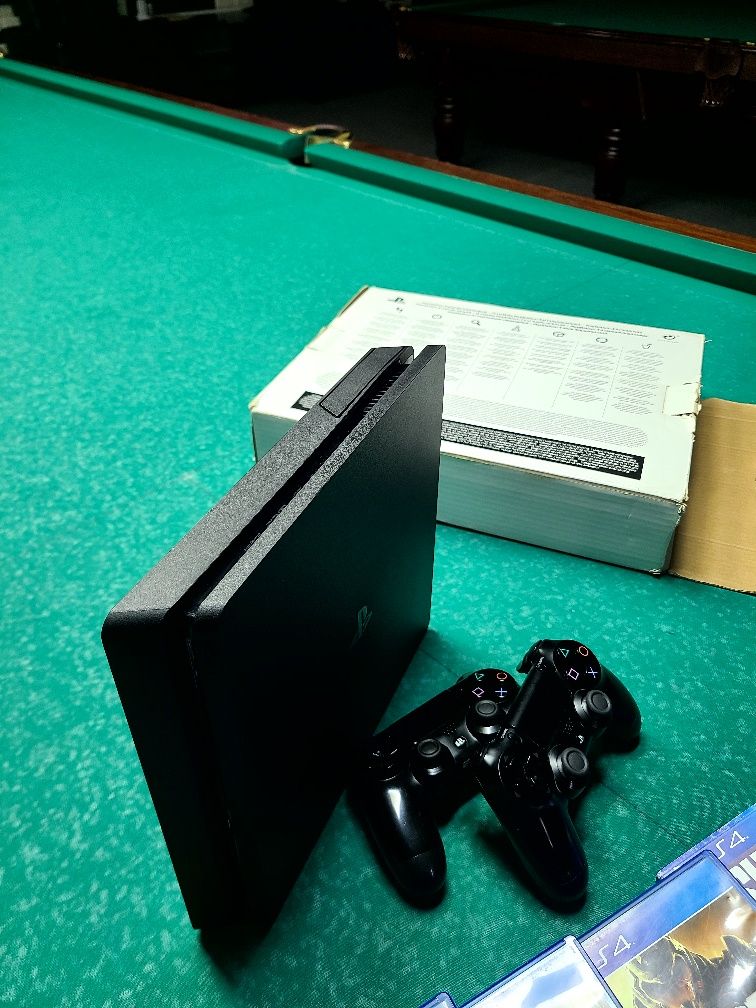 Playstation 4 slim