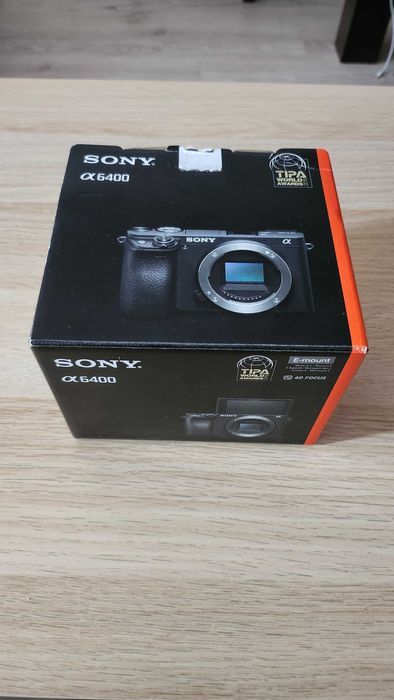 Продавам Sony a6400 (тяло) : в отлично състояние, почти неизползвана