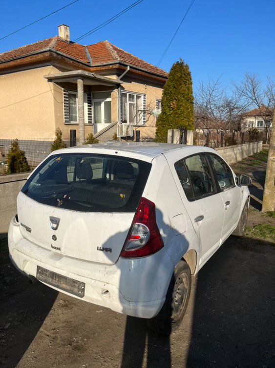Dacia Sandero 1.4i със заводска газ 2010