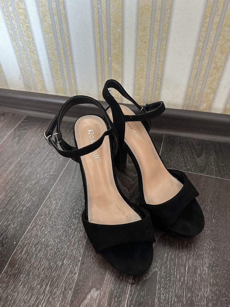 Продам женскую летнюю обувь