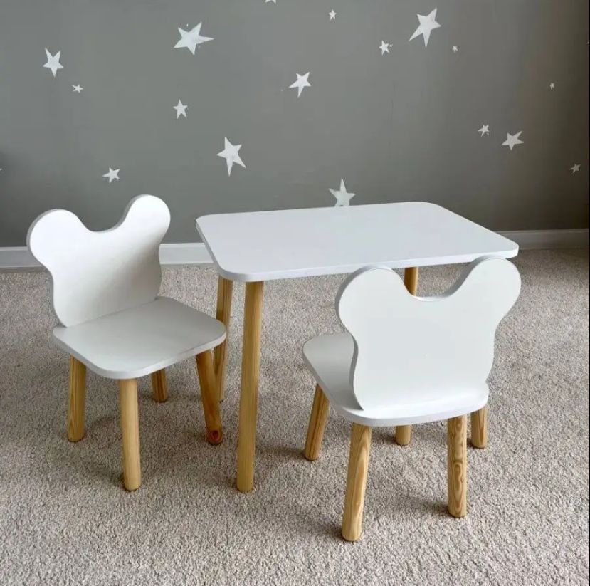 Продам новый детский комплект стол и 2 стула
