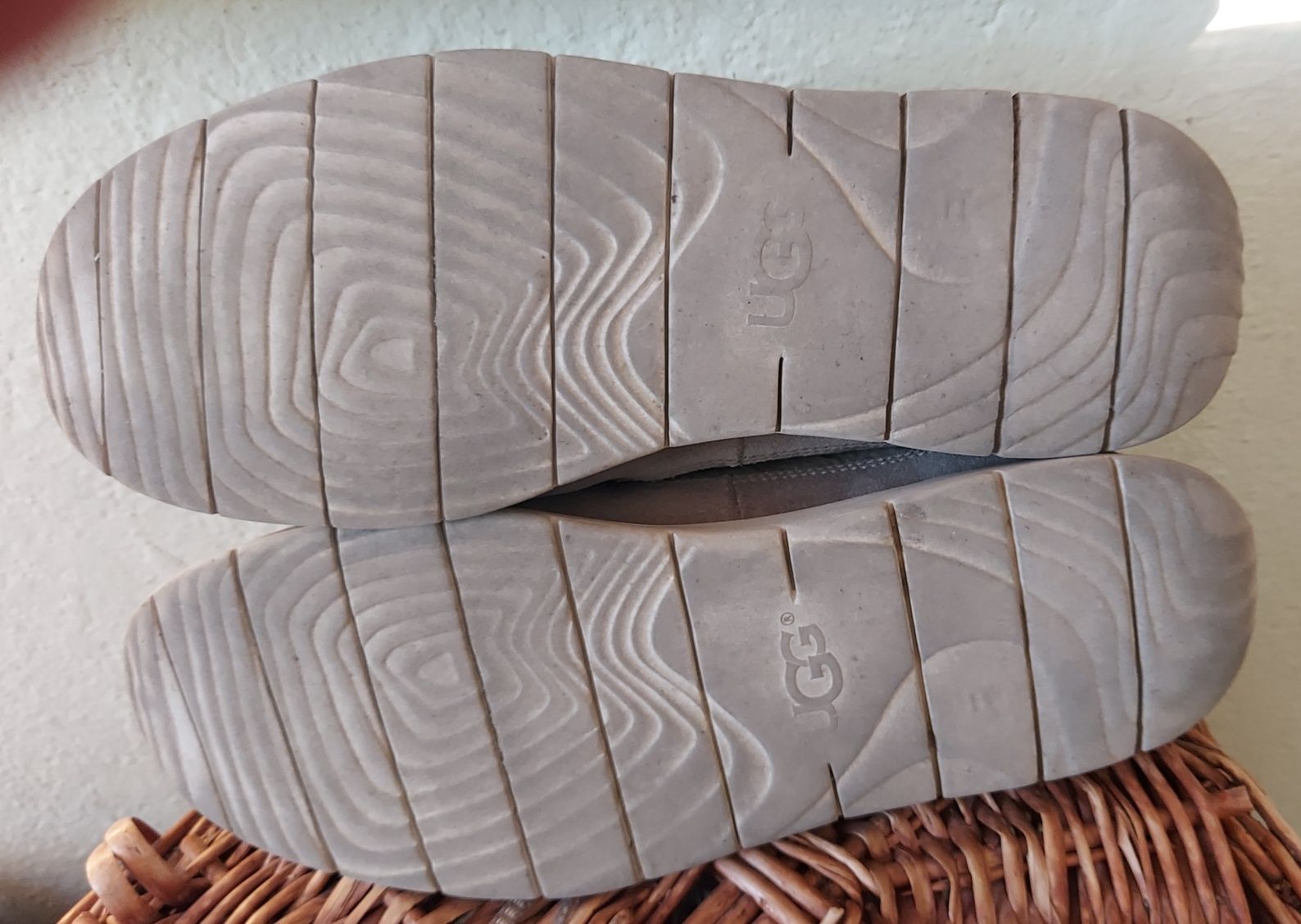 Оригинални обувки UGG 44