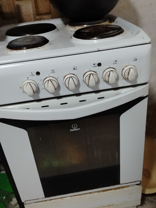 Продам эл. Плиту 4х конфорный