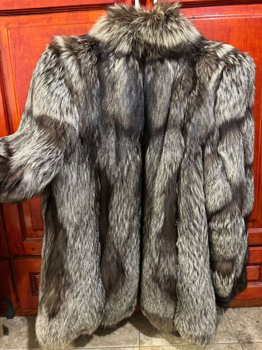 Кожено палто от естествен косъм сребърна лисица