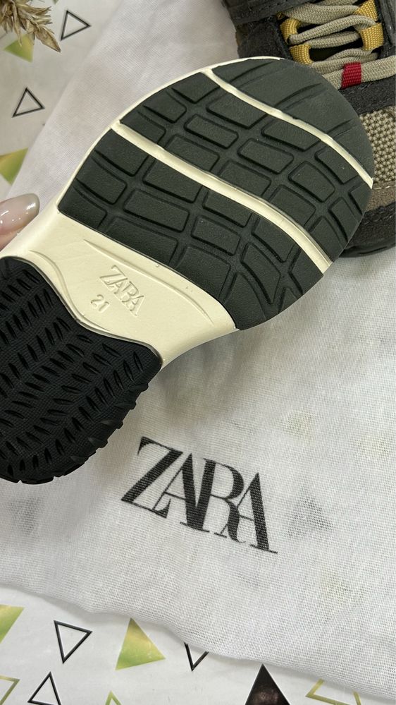 Новые кроссовки ZARA
