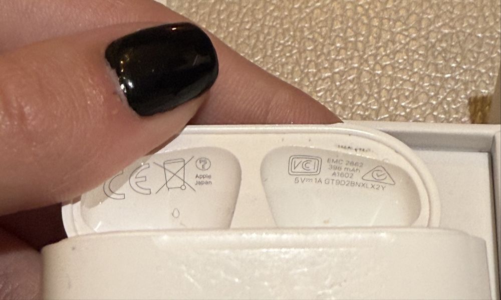Apple Airpods2 слушалки