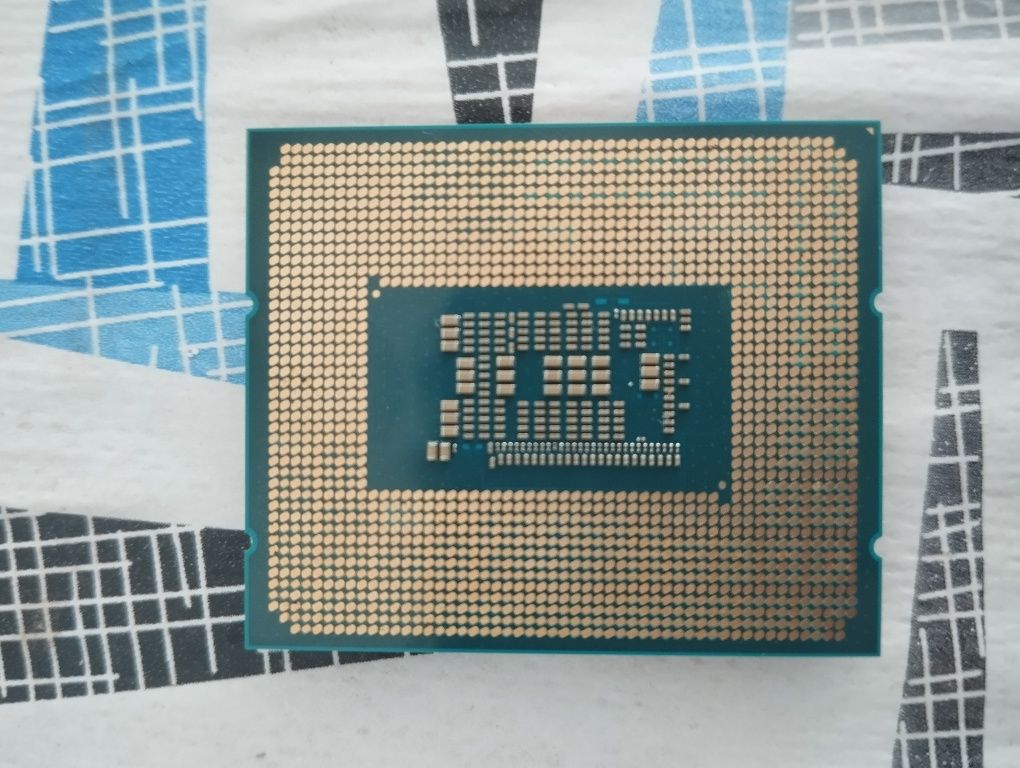 Intel Core i3 - 12100F