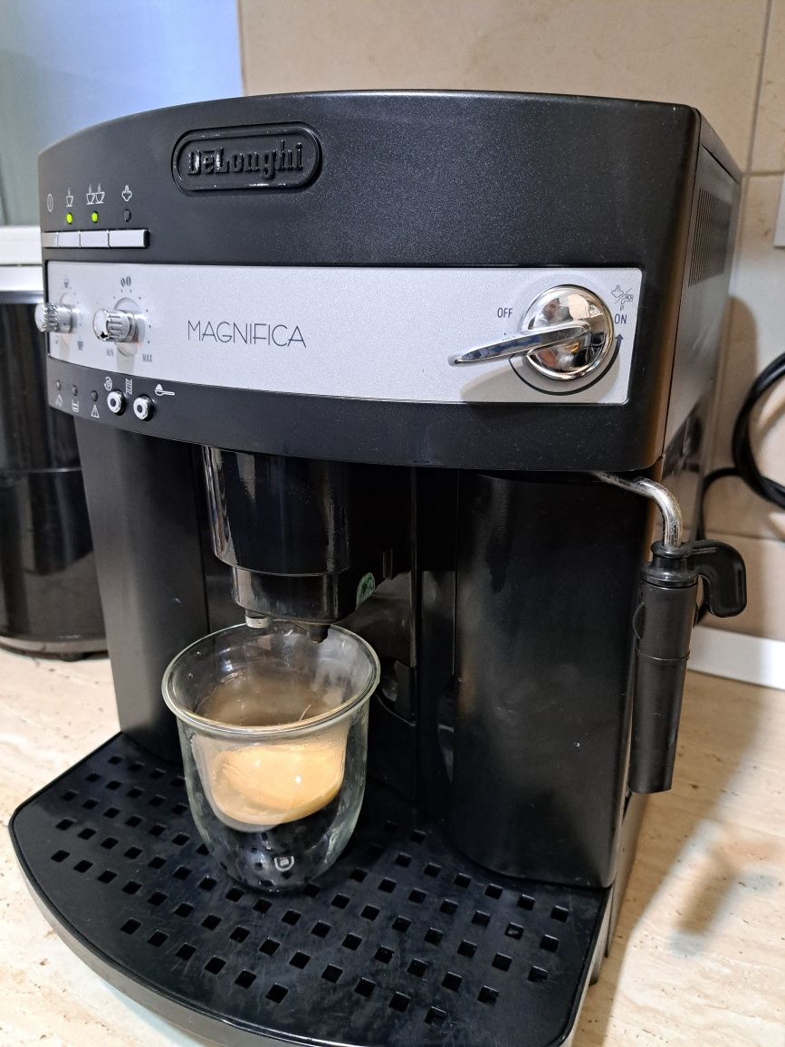 Espressor cafea boabe Delonghi ESAM3000