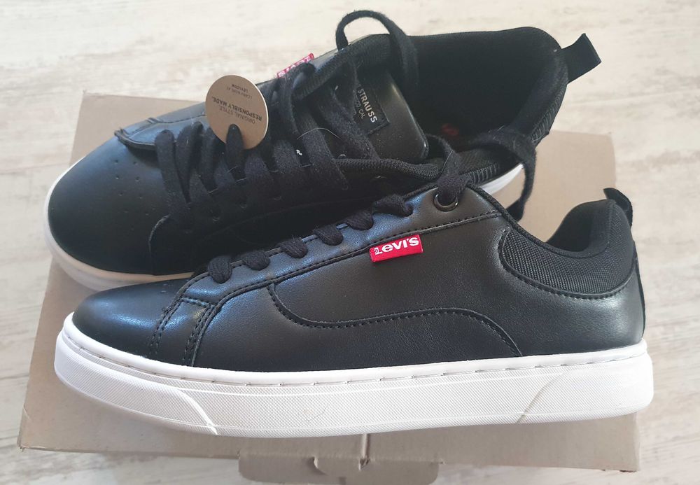 Дамски сникърси  Levi's .Размер:37