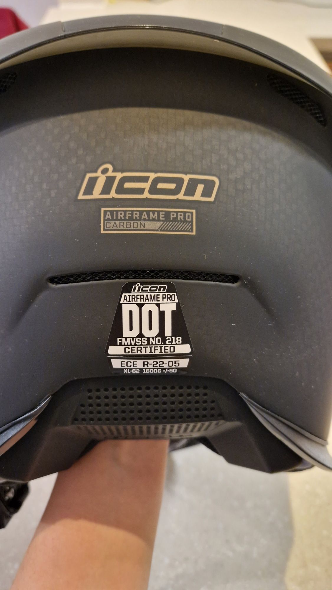 Мото шлем "ICON CARBON" .