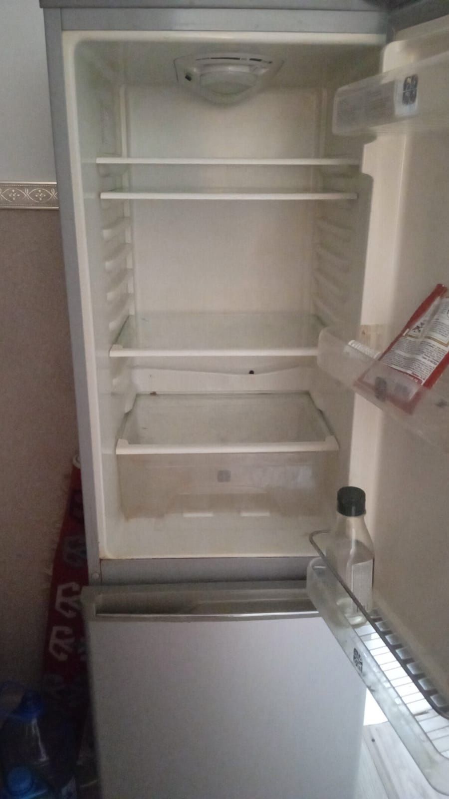 Холодильник  самсунг  цена 20000.  Фрион  куию керек  истеп тур