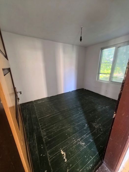 Самостоятелна двуетажна къща в Севлиево