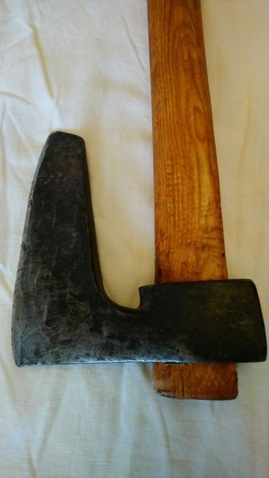 Стара малка брадва.