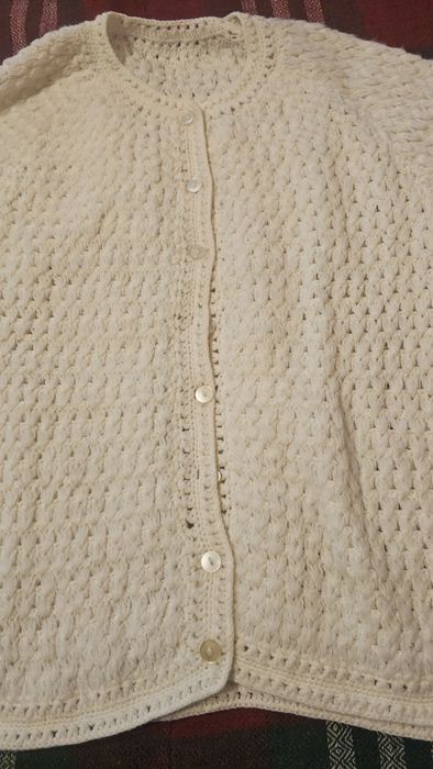 Ръчво плетена дамска жилетка