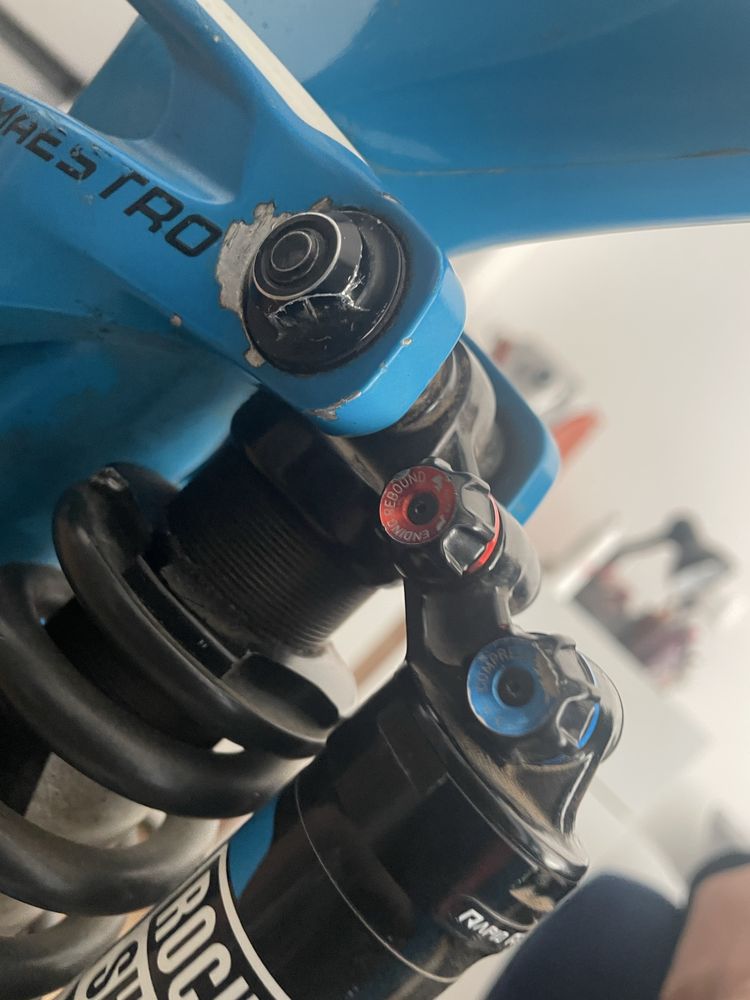 Шок Rockshox vivid r2c и вилка Rockshox Boxxer Charger