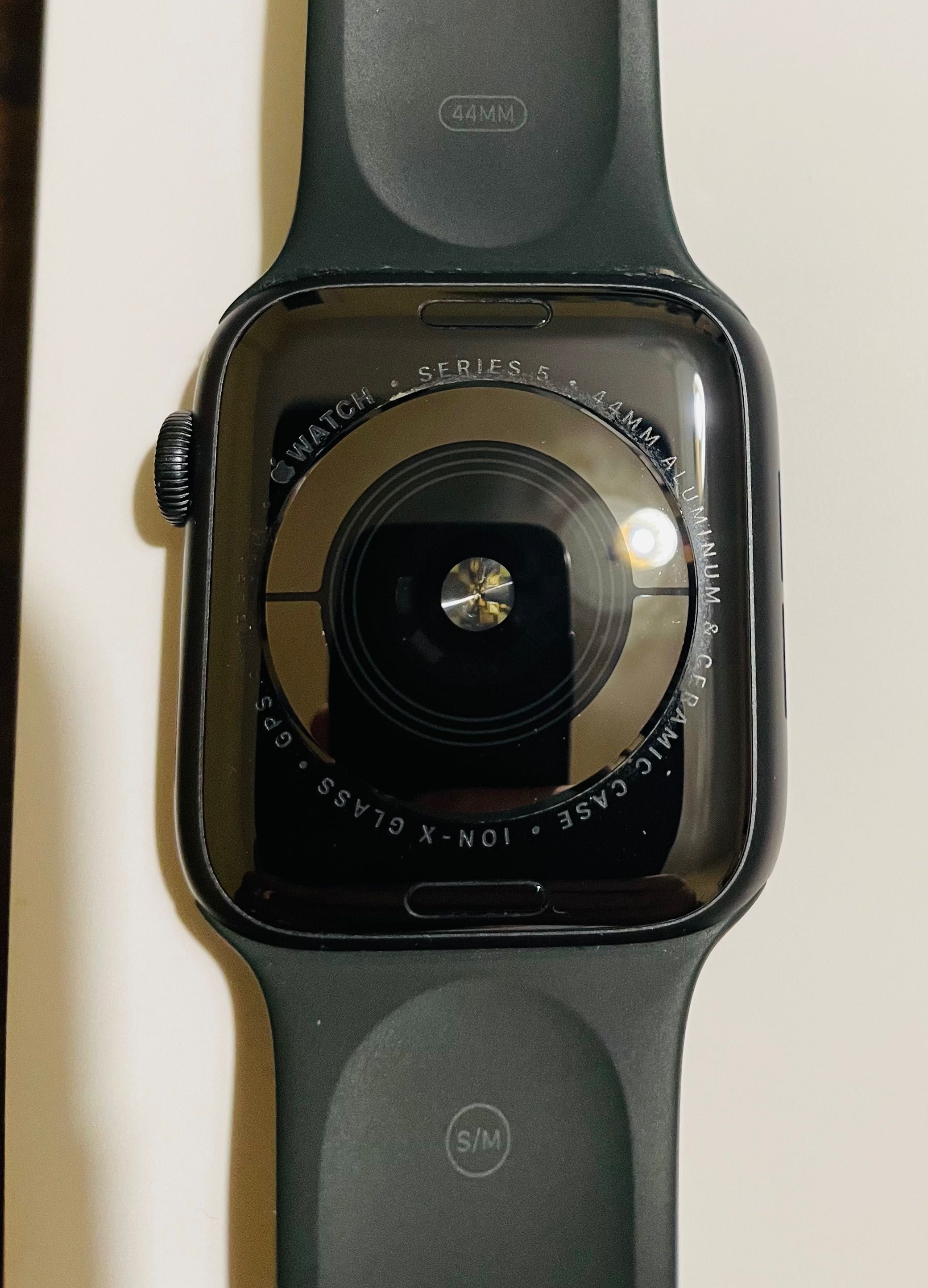 Apple Watch Series 5 (GPS), Space Grey Aluminium, 44mm