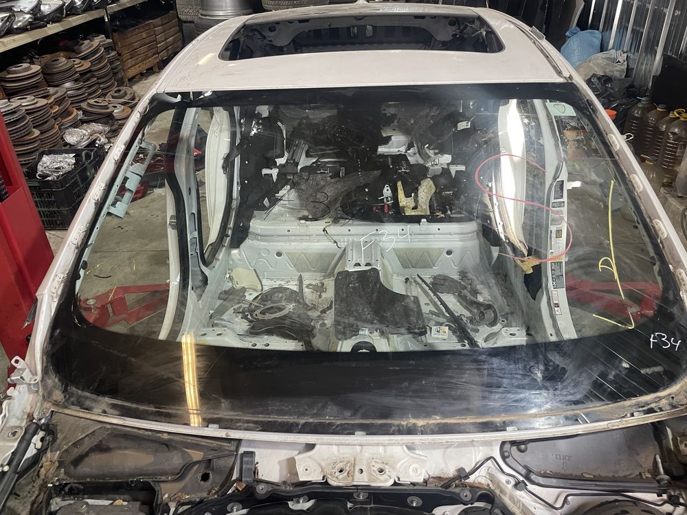 Предно стъкло БМВ Ф34, 3 серия ГТ (staklo bmw f34)