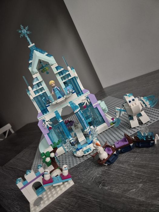 Vand castel Elsa, 700 piese -300 lei