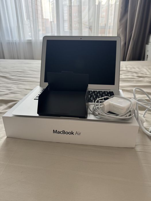 Ноутбук APPLE MacBook