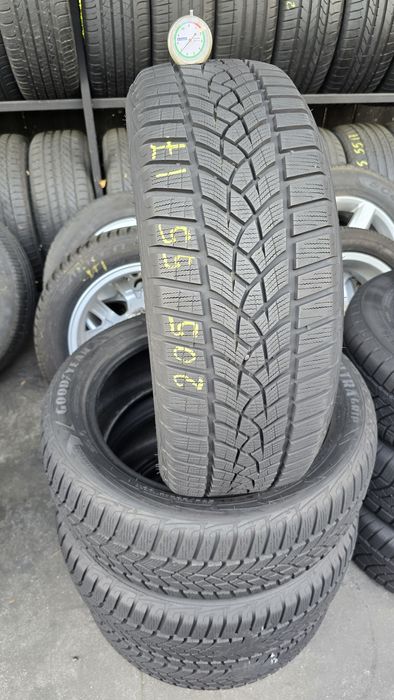 4 anvelope iarnă Goodyear 205/55/17 -7 mm
