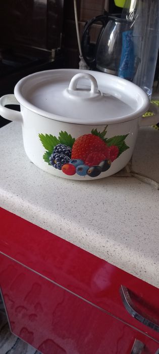 Кастрюля с крышкой,бу,2.0л