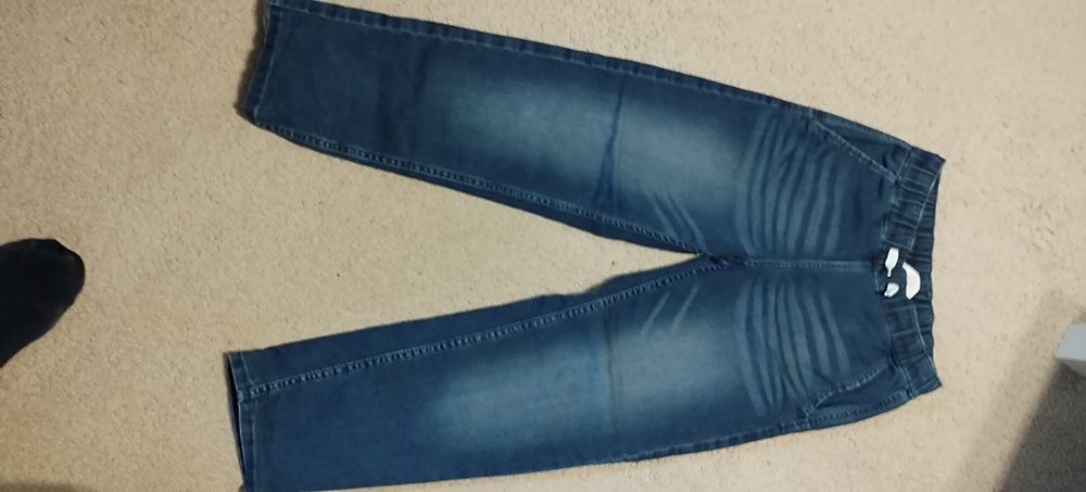 Pantaloni de blugi