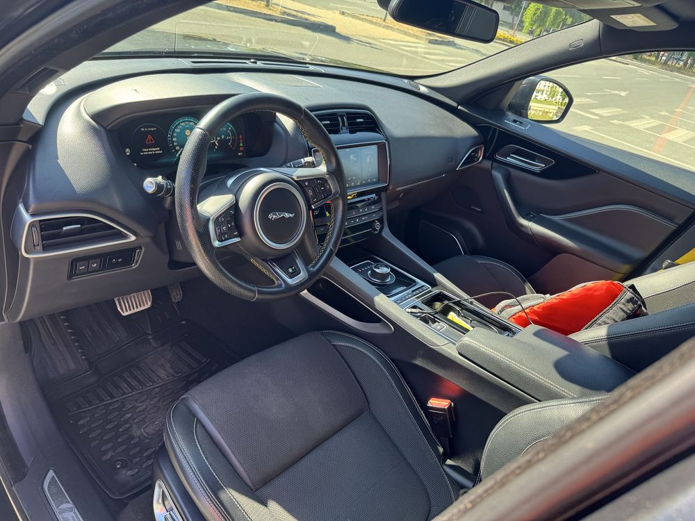 Jaguar F-Pace 30d 300Cp R-dynamic