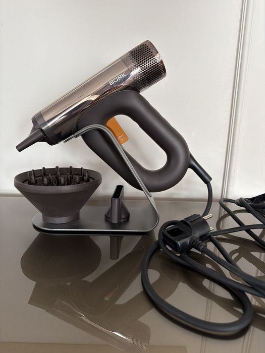 Фен Bork с насадками  новый