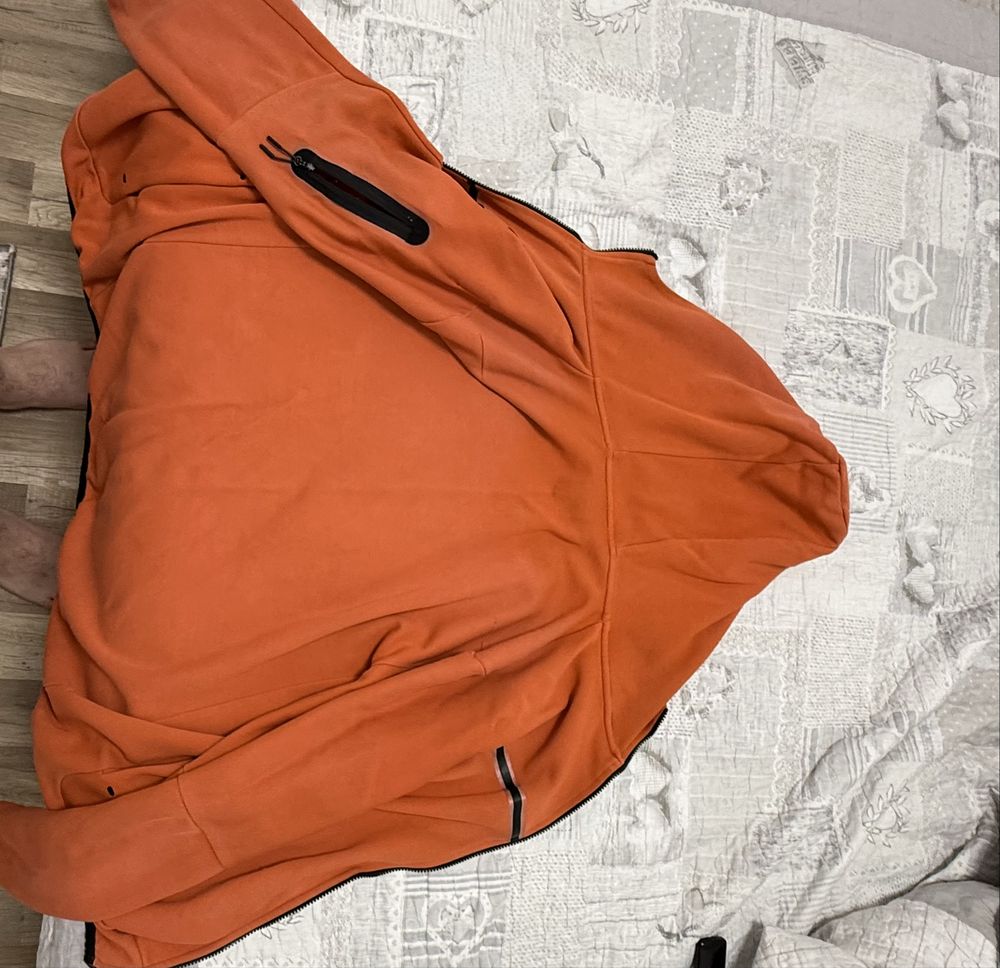 Продавам nike tech fleece