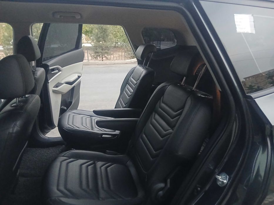 Продам машину Kia Carens