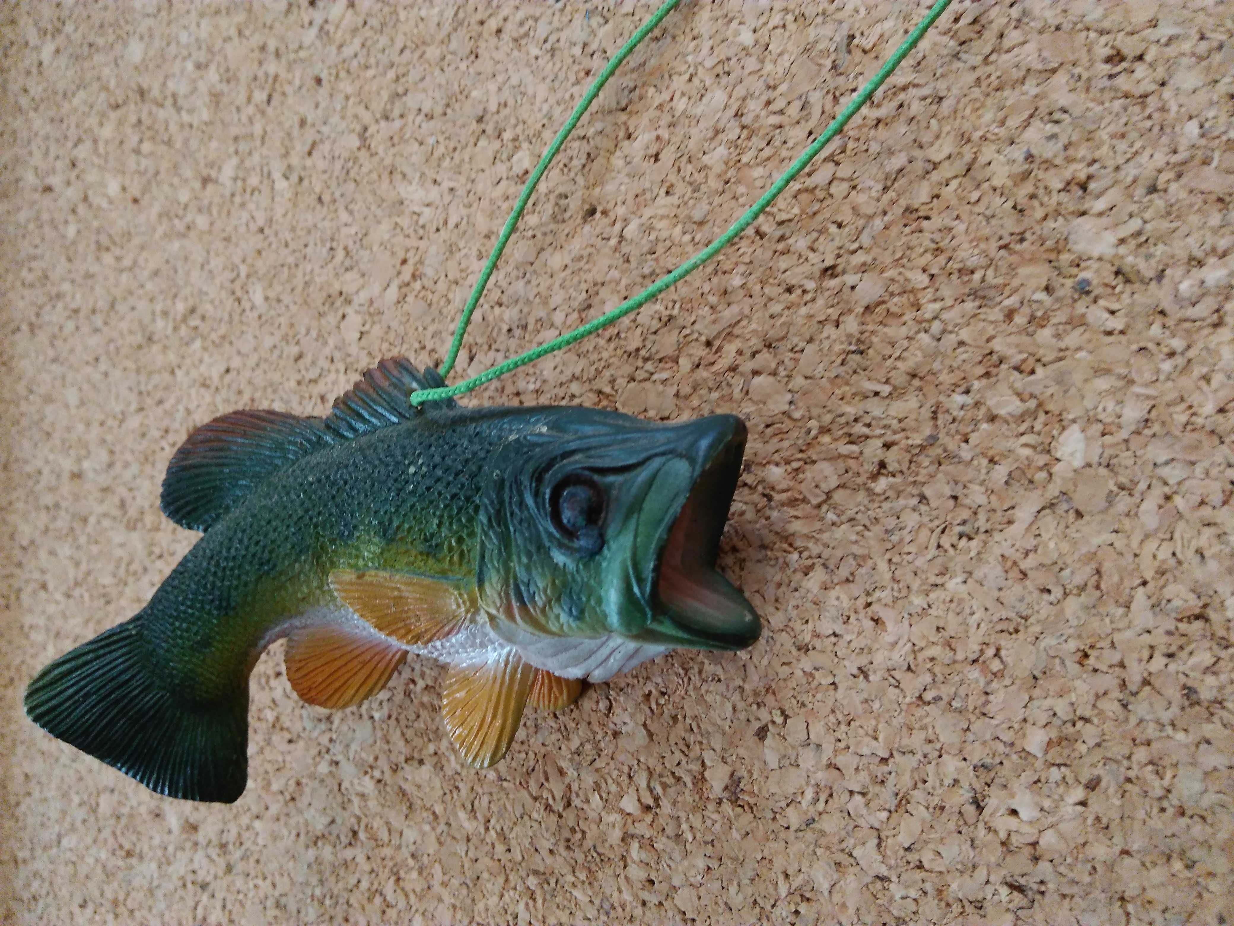 Лот мъжка ватирана блуза и сувенир с риба бас (Largemouth Bass)