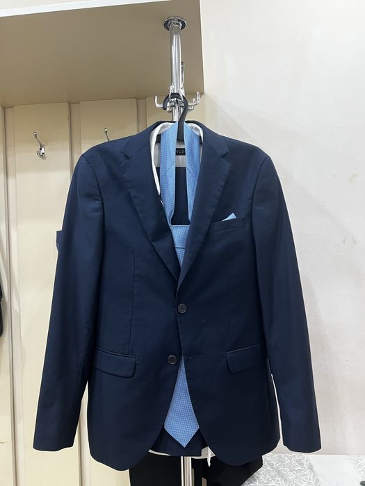 Продам костюм почти новый за 25000 тг.