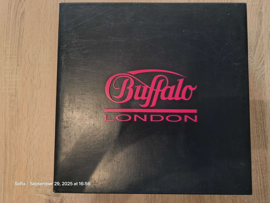 Продавам дамски черни боти Buffalo London