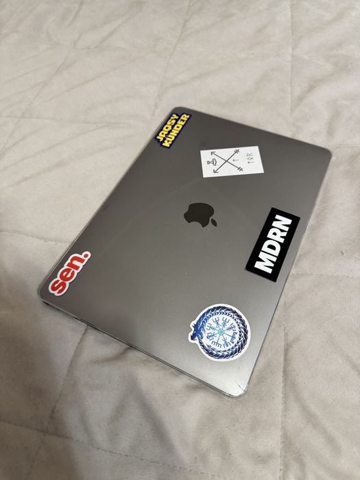 Macbook air 13 2018года 8/256gb +magic mouse apple