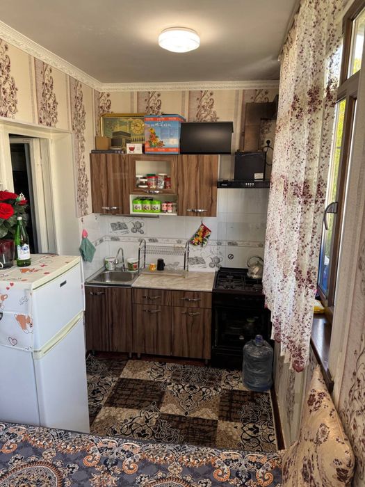 Uchtepa 22 kvartal 1/4/4.   2/6 balkon srochna sotiladi