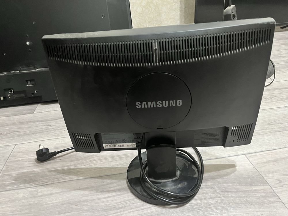 Монитор Samsung